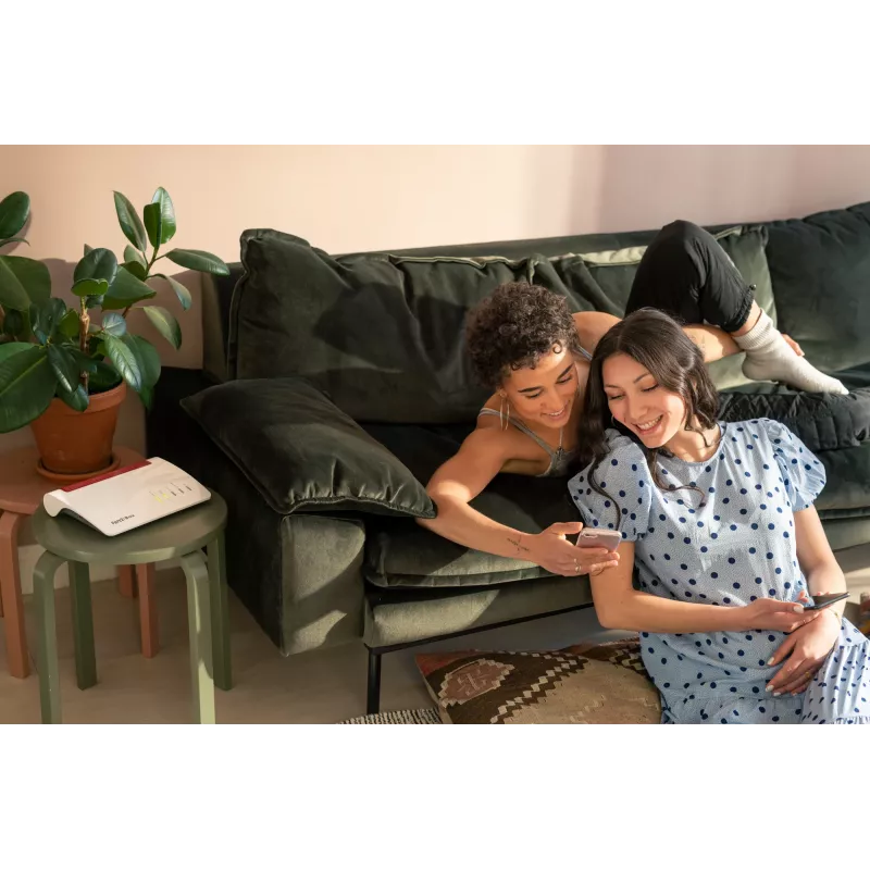 Box 7590 AX bezvadu maršrutētājs Gigabit Ethernet divjoslu (2,4 GHz / 5 GHz) balts
