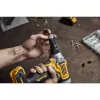 Bezvada kniedētājs DeWalt DCF414NT-XJ — darbināms ar baterijām, pārnēsājams