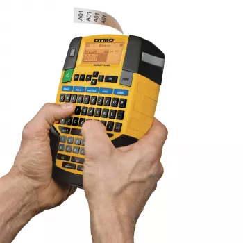 DYMO RHINO 4200 rūpnieciskais etiķešu printeris ar komplektu un pārnēsājamo somiņu | QWERTZ tastatūra un laika taupīšanas karstie taustiņi | Izturīgs etiķešu printeris darba vietām un lieljaudas marķēšanas darbiem