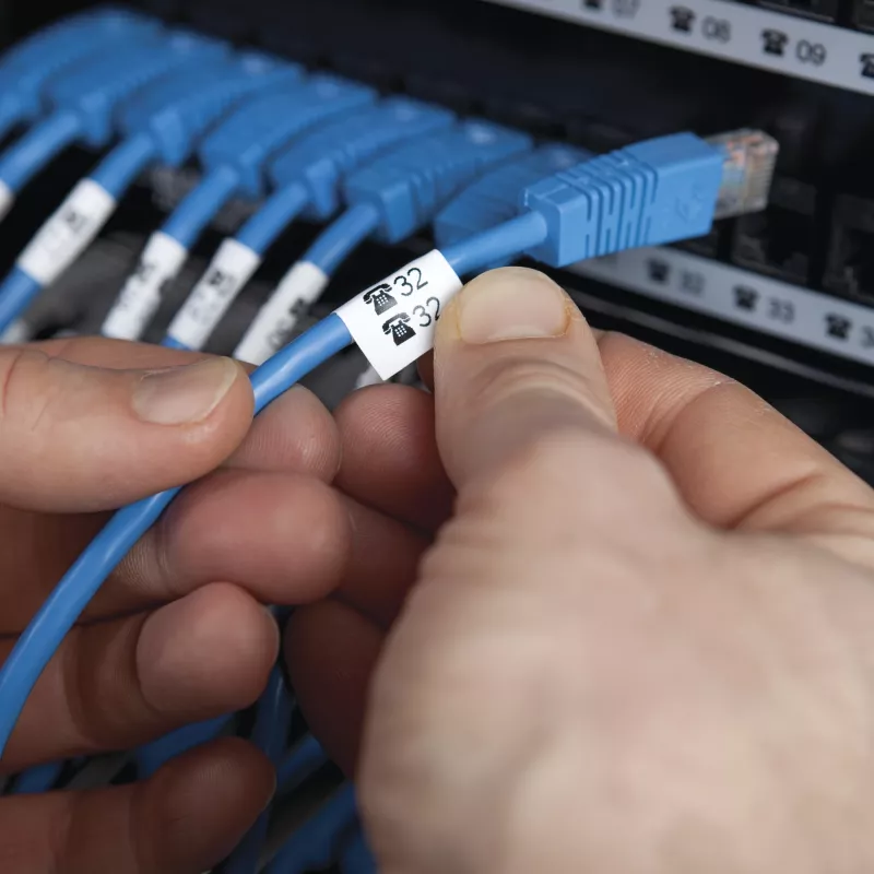 DYMO RHINO 4200 rūpnieciskais etiķešu printeris ar komplektu un pārnēsājamo somiņu | QWERTZ tastatūra un laika taupīšanas karstie taustiņi | Izturīgs etiķešu printeris darba vietām un lieljaudas marķēšanas darbiem