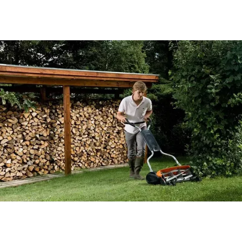 Manuālais cilindriskais zāles pļāvējs Fiskars 113880 griešanas platums 116,8 cm