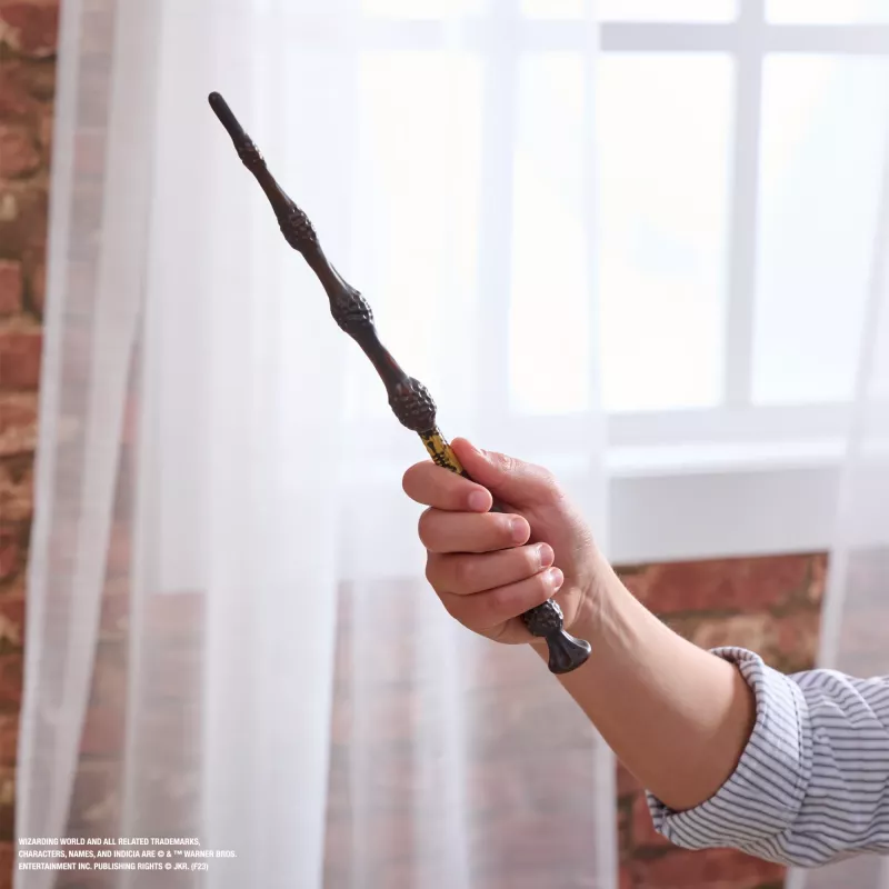 Wizarding World Harry Potter, 12 collu Magical Collector Albus Dumidors zizlis ar statīvu un lieto ikonu, Magical Creatures, aksesuārs kostīmiem