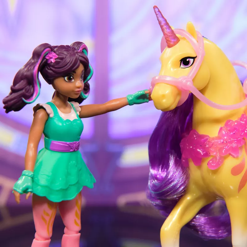 Usorteret Unicorn Academy Ava & Leaf Power of Friendship mini leļļu komplekts ar caurspīdīgiem segliem un 2 aksesuāriem, 168 mm, plastmasa