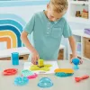 Kinetic Sand , Ultimate Sandisfying Set ar 2 mārciņām spēļu smilšu (rozā, dzeltenas un zilganzaļas), 10 rīki un veidnes, sensoriskās rotaļlietas bērniem no 7 gadu vecuma