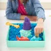 Kinetic Sand, smilšu kastes komplekts, radošas Lieldienu dāvanas, ietver 1 lb zilu formējamu rotaļu smilti, 4 rīkus un veidnes, uzglabāšana, sensoriskas rotaļlietas bērniem no 3 gadu vecuma