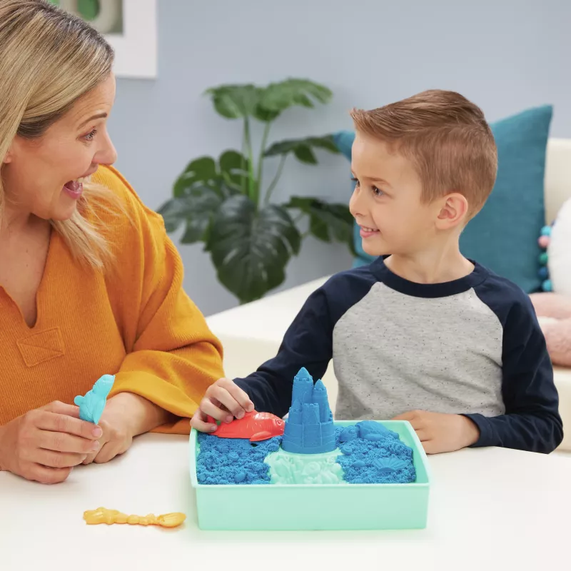 Kinetic Sand, smilšu kastes komplekts, radošas Lieldienu dāvanas, ietver 1 lb zilu formējamu rotaļu smilti, 4 rīkus un veidnes, uzglabāšana, sensoriskas rotaļlietas bērniem no 3 gadu vecuma