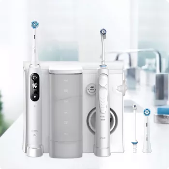Oral-B iO6 elektriskā zobu birste ar OxyJet mutes dobuma irigatora centru, balta