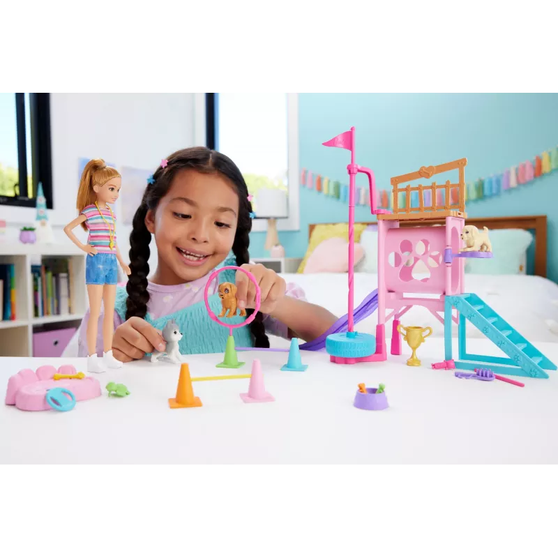 Barbie and Stacie to the Rescue kucēnu rotaļu laukuma komplekts ar lelli, 3 mājdzīvnieku suņu figūriņām un piederumiem