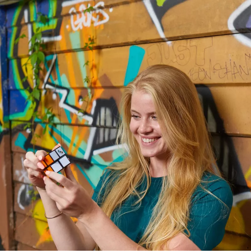 Rubik’s Mini 2x2, 2x2 klasiskā krāsu salikšanas puzle, kabatas izmēra prātu kutinoša rotaļlieta, iepakojums var atšķirties