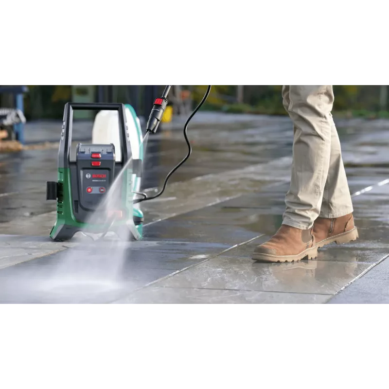 Augstspiediena mazgāšanas iekārta Bosch UniversalAquatak 36V-100 — 100 bāri, darbojas ar 36 V akumulatoru