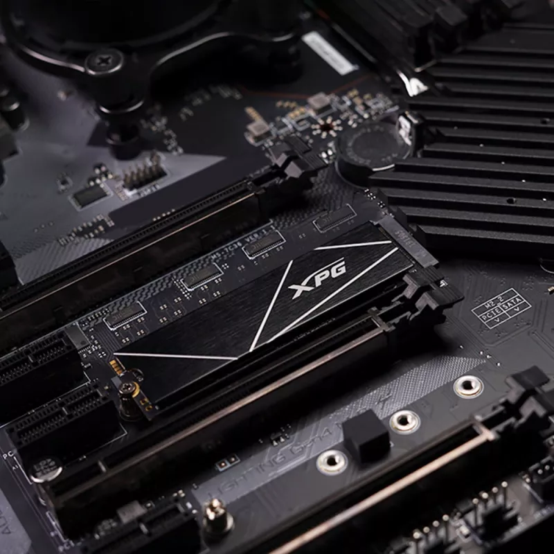 SSD M.2 512 GB ADATA XPG GAMMIX S70 BLADE — PCIe 4.0 NVMe, Read 7400 MB/s, Write 2600 MB/s