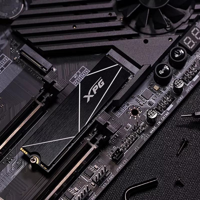 SSD M.2 512 GB ADATA XPG GAMMIX S70 BLADE — PCIe 4.0 NVMe, Read 7400 MB/s, Write 2600 MB/s
