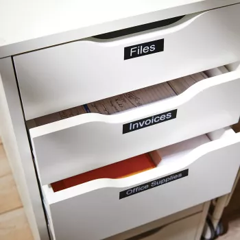 DYMO oriģinālās D1 etiķetes | Balta druka uz melnas lentes | 19 mm x 7 m | Pašlīmējošas etiķetes LabelManager etiķešu printeriem | Ražots Eiropā