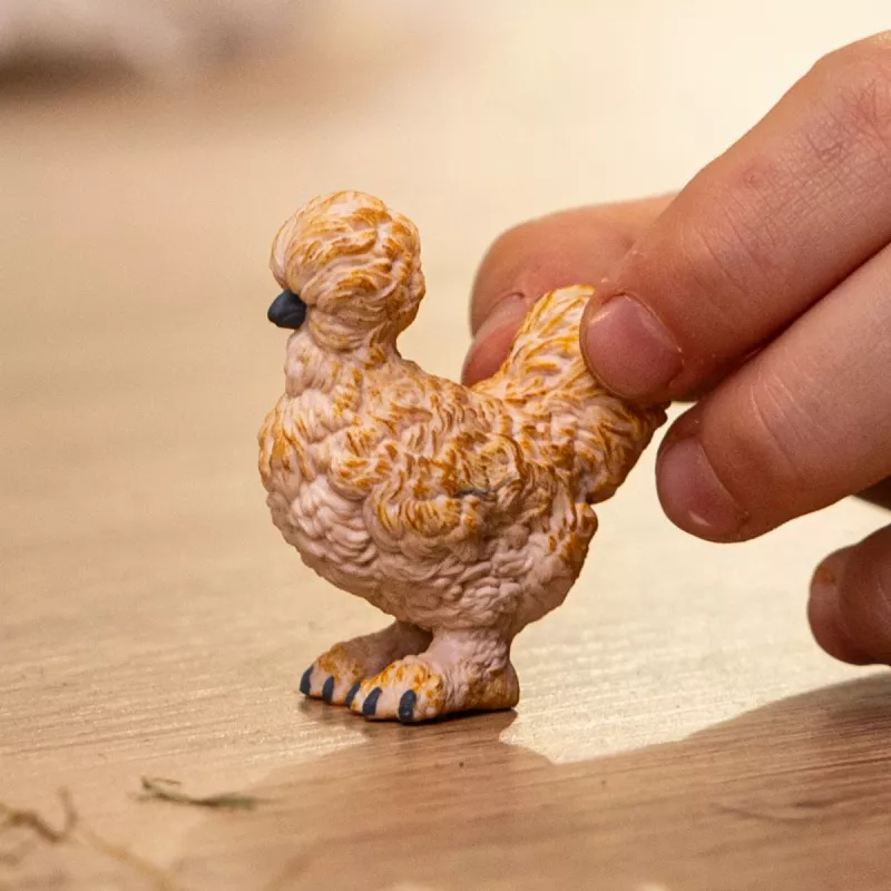 Figūriņa Schleich Silkie Chicken modelis 14891 — lauku dzīvnieku figūriņa, daudzkrāsaina, piemērota bērniem no 3 gadu vecuma
