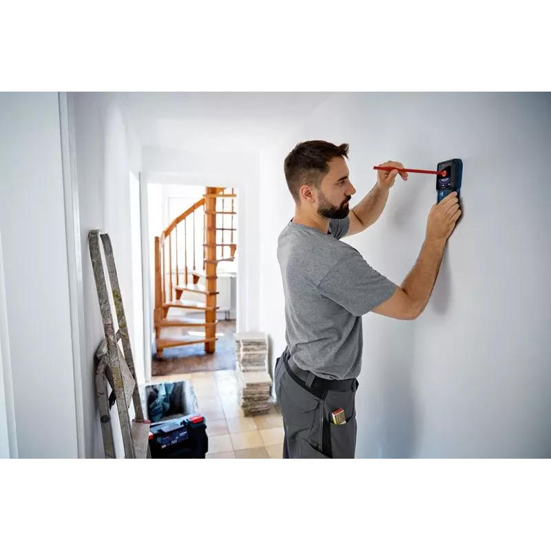 Bosch GMS 120-27 digitālais daudzfunkciju detektors – elektrības vadiem, metālam, krāsainajam metālam, kokam