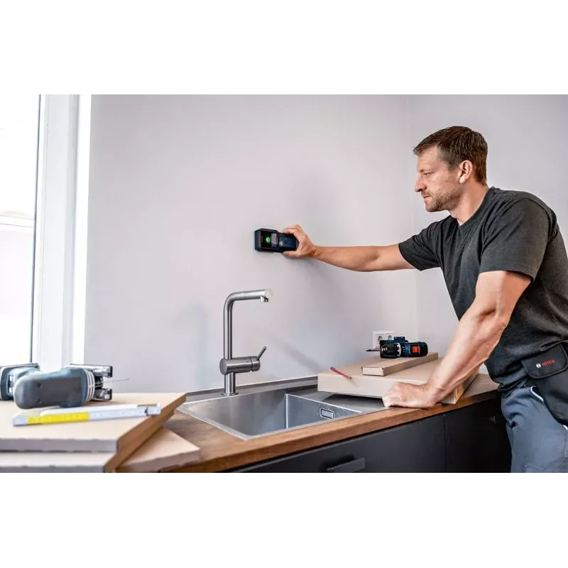 Bosch GMS 120-27 digitālais daudzfunkciju detektors – elektrības vadiem, metālam, krāsainajam metālam, kokam