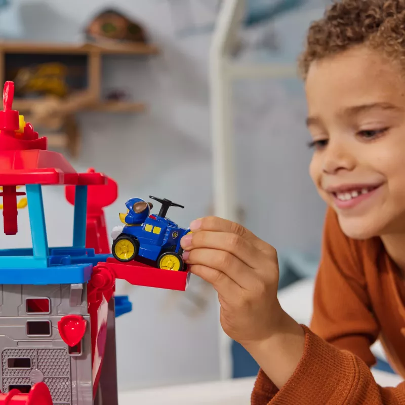 PAW Patrol : Air Rescue, Pup Squad Adventure Bay Airport Playset, ar Chase rotaļu auto un transportlīdzekļa palaidēju, rotaļlietas zēniem un meitenēm no 3 gadiem