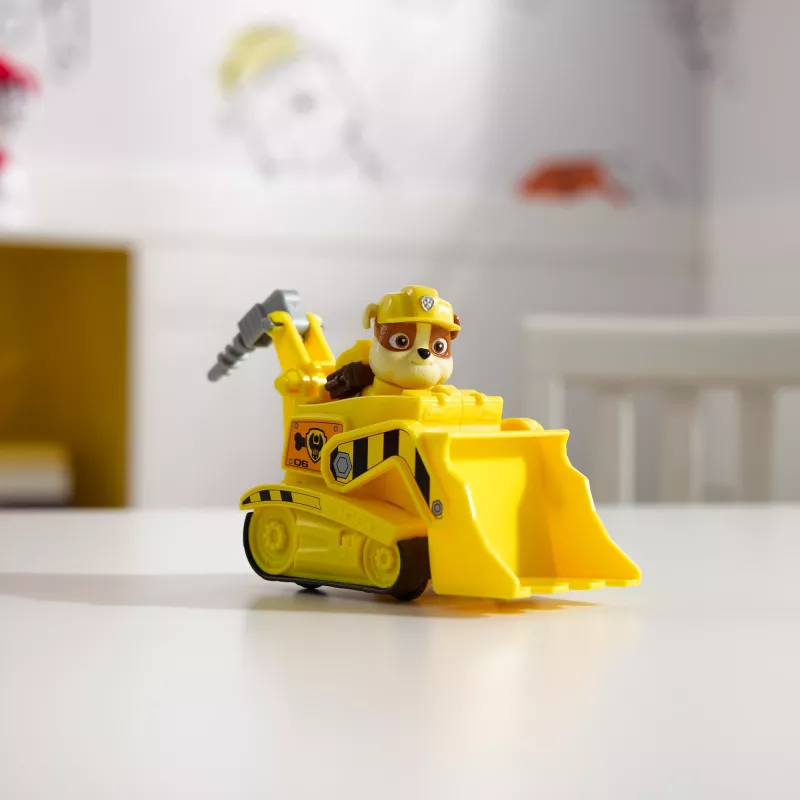 PAW Patrol , Rubble’s Buldozera Rotaļu Kravas Automašīna ar Kolekcionējamu Darbības Figūriņu, Ilgtspējīgi Veidotas Rotaļlietas Bērniem no 3 Gadu Vecuma