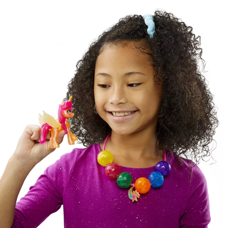 My Little Pony: A New Generation Movie Sparkle Reveal Lantern Sunny Starscout - gaismas rotaļlieta ar 25 detaļām un pārsteigumiem
