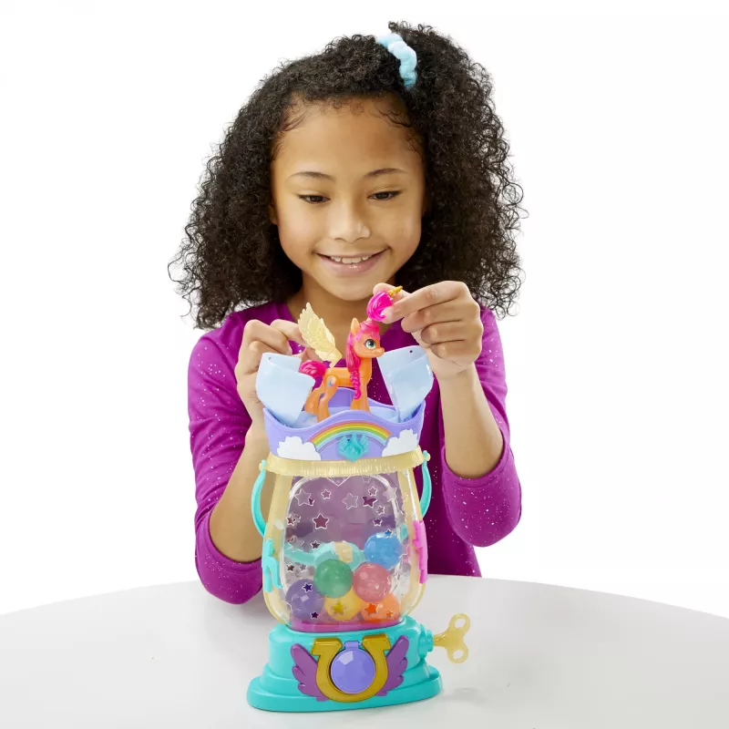 My Little Pony: A New Generation Movie Sparkle Reveal Lantern Sunny Starscout - gaismas rotaļlieta ar 25 detaļām un pārsteigumiem