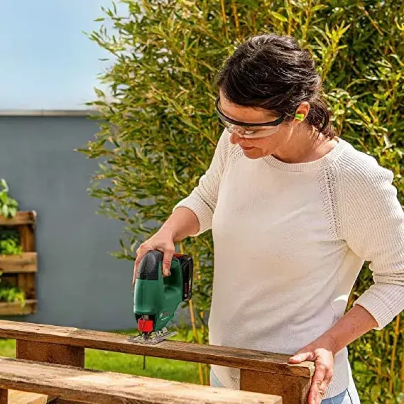 Bosch EasySaw 18V-70 akumulatora figūrzāģis 2600 spm 1.3 kg