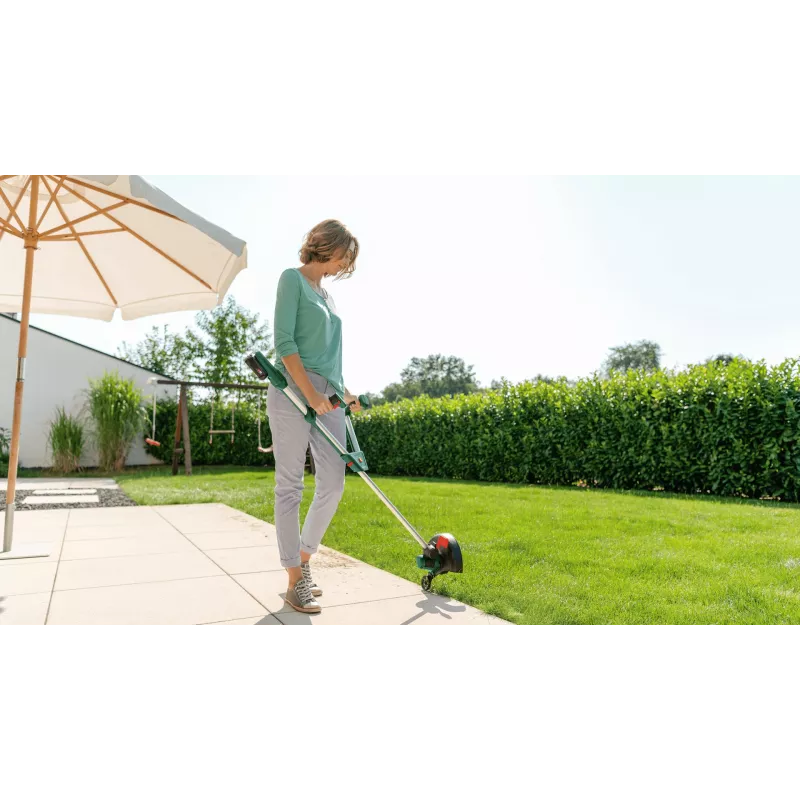 Bosch Universal GrassCut 18V-260 26 cm akumulatora zāles pļāvējs melnā, zaļā krāsā