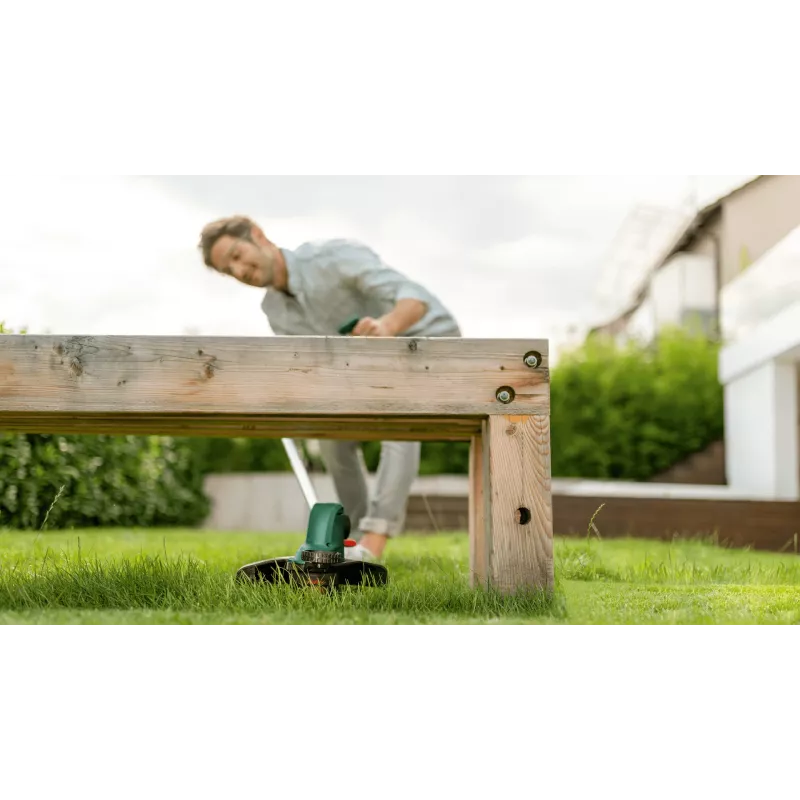 Bosch UniversalGrassCut 18V-26 26 cm akumulatora zāles pļāvējs melnā, zaļā krāsā
