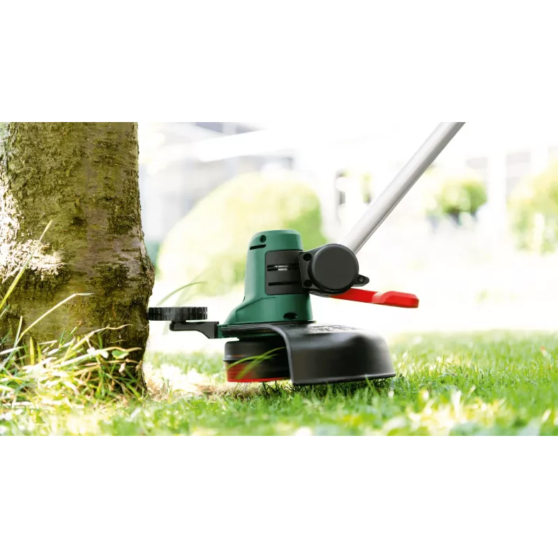 Bosch UniversalGrassCut 18V-26 26 cm akumulatora zāles pļāvējs melnā, zaļā krāsā
