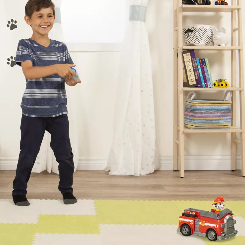 PAW Patrol , Marshall tālvadības ugunsdzēsēju mašīna ar divvirzienu stūrēšanu, bērniem no 3 gadu vecuma