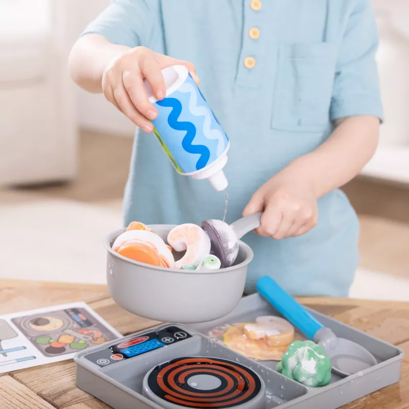 Melissa & Doug Simmer & Stir Stovetop Play Set ar Water WOW! Krāsu atklāšanas rotaļu ēdienu pirmsskolas rotaļlieta vecumam no 3 gadiem