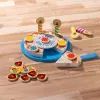 Melissa & Doug dzimšanas dienas kūka - koka rotaļu ēdiens ar dažādiem papildinājumiem un 7 svecēm