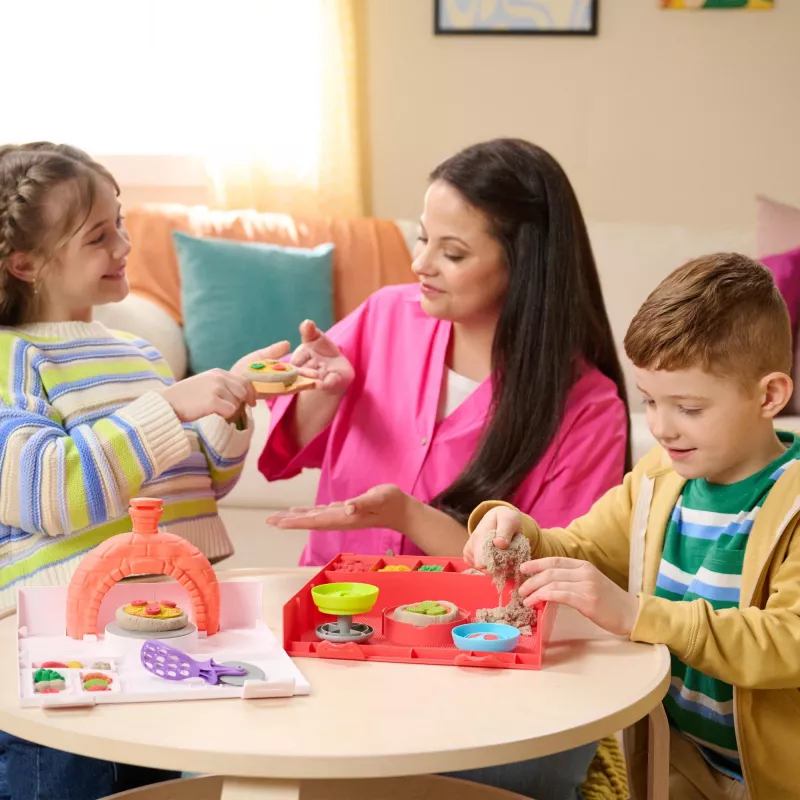 Kinetic Sand, SquishPizza Rising Pizza Oven Playset, radošas Lieldienu dāvanas, ietver 1lb formējamās rotaļu smiltis un 5 rīkus, rotaļlietu pārtikas mākslas un amatniecības komplekts bērniem