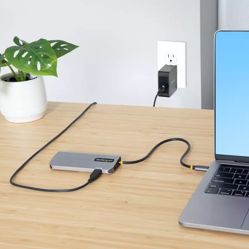 StarTech.com USB-C daudzportu adapteris, 4K 60Hz HDMI video, 3 portu 5Gbps USB centrmezgls, 100W jaudas padeves caurlaide, GbE, 12 collu/30 cm kabelis, mini ceļojuma dokstacija, klēpjdatora dokstacija