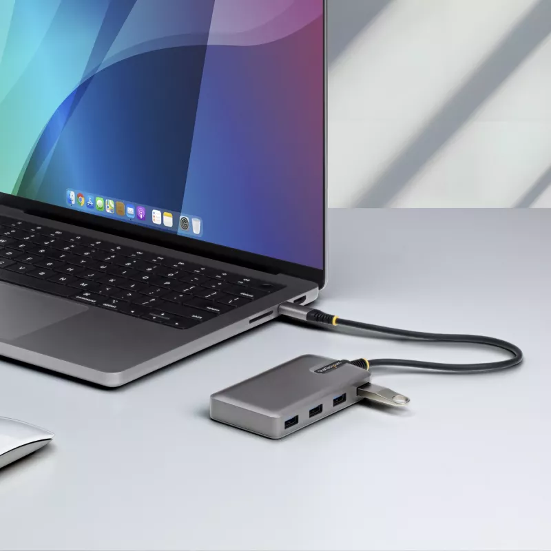 StarTech.com 4 portu USB-C centrmezgls - 5Gbps - ar kopnes barošanu - USB C uz 4x USB-A centrmezgls ar izvēles papildu strāvas ieeju - pārnēsājams galddatoru/klēpjdatoru USB centrmezgls - 1 pēda (30 cm) kabelis - USB paplašināšanas centrmezgls