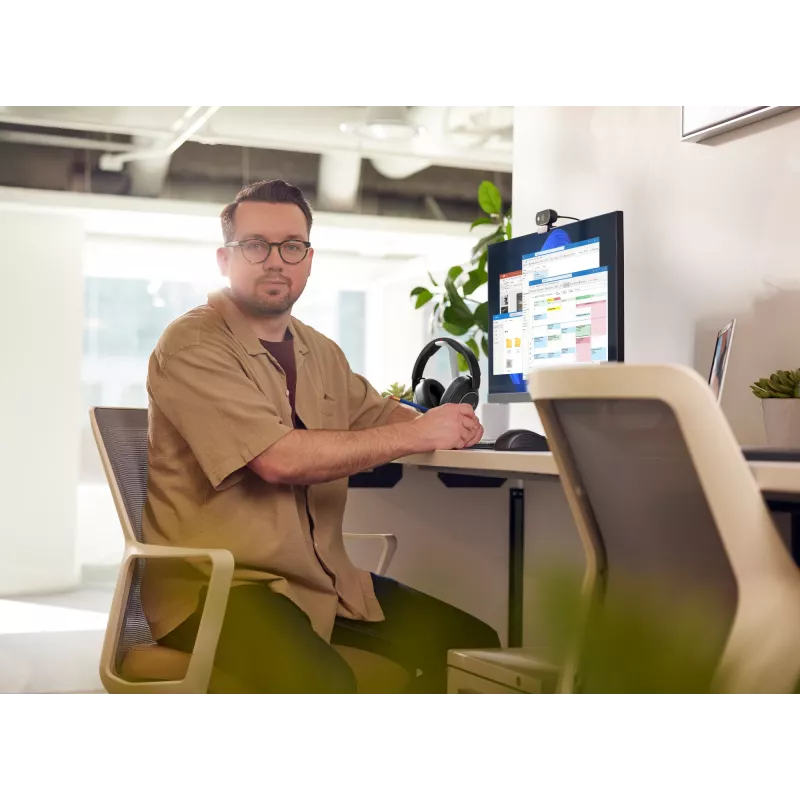 HP Poly Voyager Surround 85 UC USB-C austiņas + USB-C/A adapteris + uzlādes statīvs
