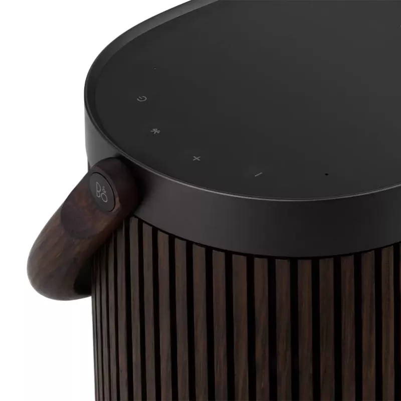 Bang & Olufsen Beosound A5 portatīvais skaļrunis, Dark Oak (pārsegs un rokturis)