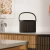 Bang & Olufsen Beosound A5 portatīvais skaļrunis, Dark Oak (pārsegs un rokturis)