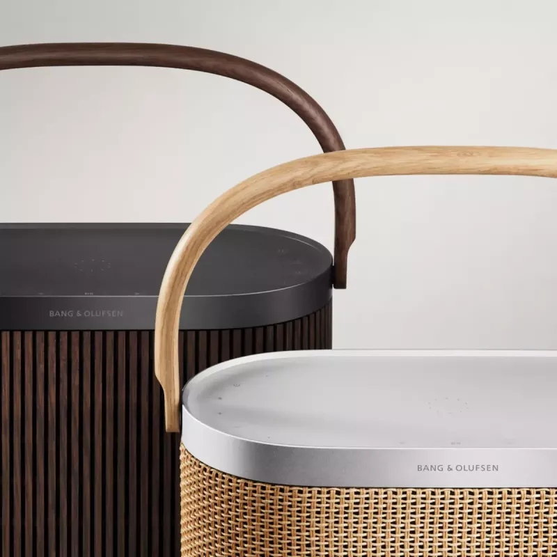 Bang & Olufsen Beosound A5 portatīvais skaļrunis, Dark Oak (pārsegs un rokturis)