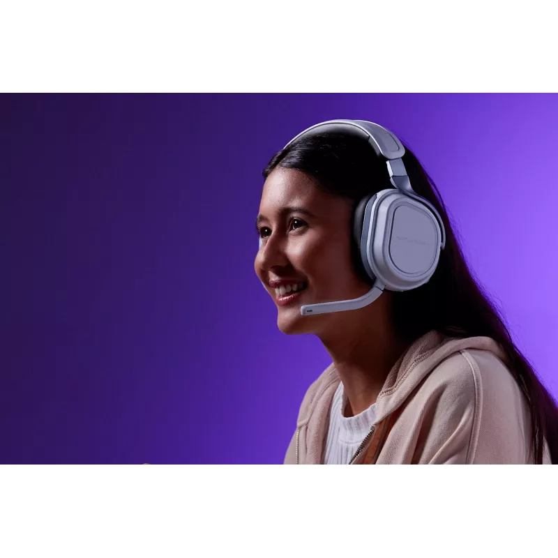Turtle Beach Stealth 700 balta PlayStation bezvadu spēļu austiņas ar līdz 80 stundu baterijas darbības laiku, Bluetooth, diviem raidītājiem un 60 mm skaļruņiem, paredzētas PS5, PS4, PC un mobilajām ierīcēm
