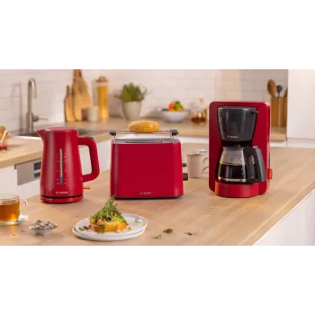 Pilienveida kafijas automāts Bosch TKA3M134 — 1,4 l ūdens tvertne, 15 krūzīšu tilpums, sarkans