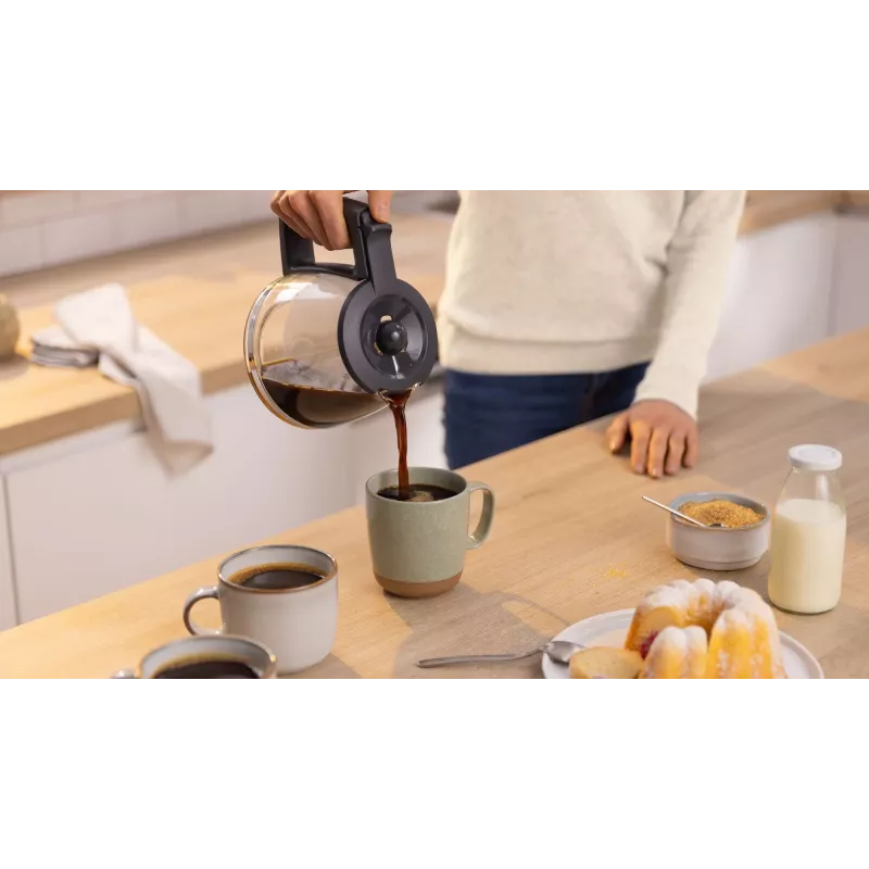 Pilienveida kafijas automāts Bosch TKA3M134 — 1,4 l ūdens tvertne, 15 krūzīšu tilpums, sarkans
