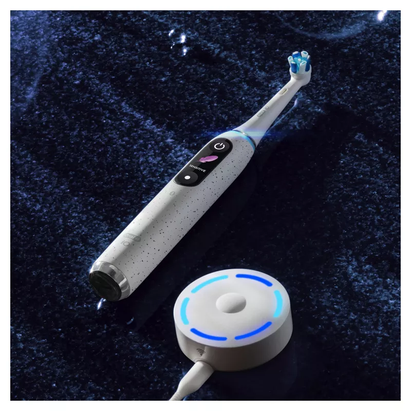 Oral-B iO Series 10 pieaugušo rotējoši-oscilējošā zobu suka balta