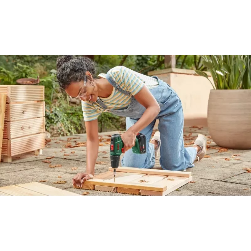 Bosch EasyDrill 18V-40 1630 RPM bezatslēgas 1,3 kg melna, zaļa