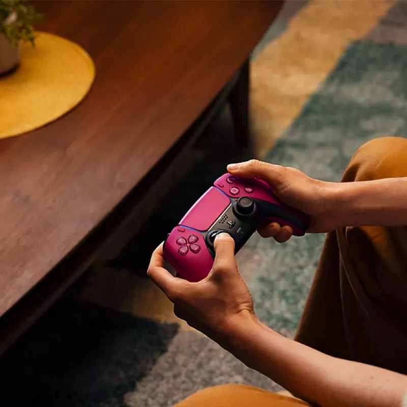 Gamepad Sony DualSense V2 — Cosmic Red, Bluetooth 5.1 un USB-C, saderīgs ar PS5, PC, Mac, iOS, Android, 1560 mAh
