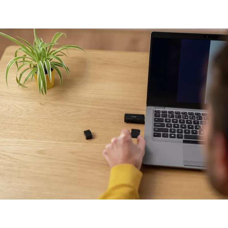 Trust NANGA karšu lasītājs USB 3.2 Gen 1 (3.1 Gen 1) Type-A melns