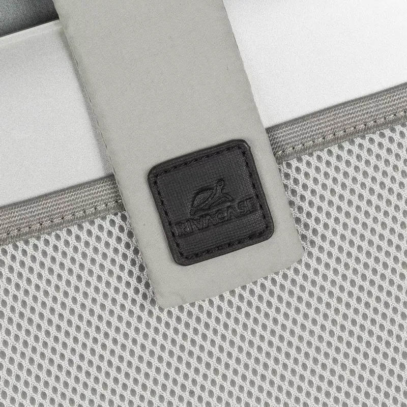 Portfelis Rivacase 8823 klēpjdatoriem līdz 33,8 cm (13,3 collām) — poliesters, poliuretāns, 0,675 kg