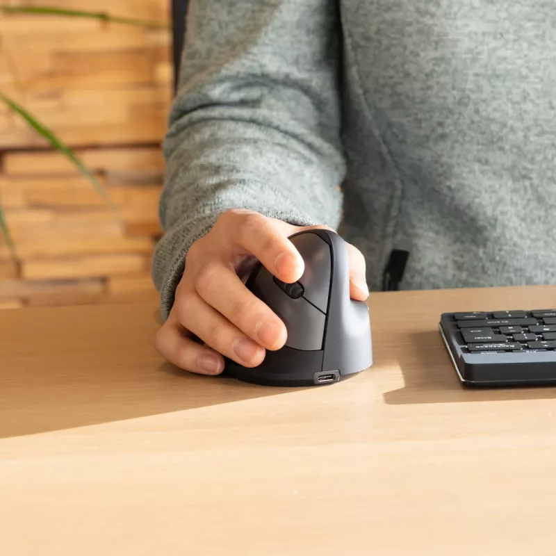 R-Go Tools ergonomiskā pele R-Go HE Break ar pārtraukuma programmatūru, vidēja (rokas izmērs 165-185 mm), labročiem, Bluetooth, melna