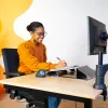R-Go Tools dokumentu turētājs R-Go Read2Write, piemērots lasīšanai un rakstīšanai, ergonomisks, ar mīkstu putu plaukstas balstu, matēts akrils