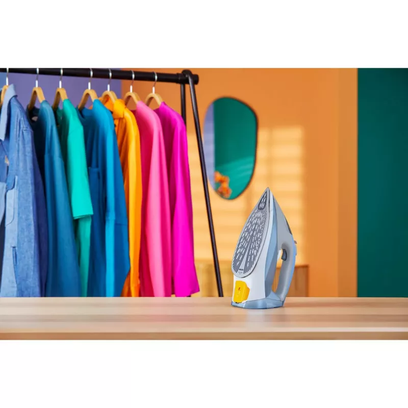 Philips 7000 sērijas tvaika gludeklis DST7011/20 — 2600 W, 0,3 L tvertne, SteamGlide Plus zole, vertikālā tvaicēšana