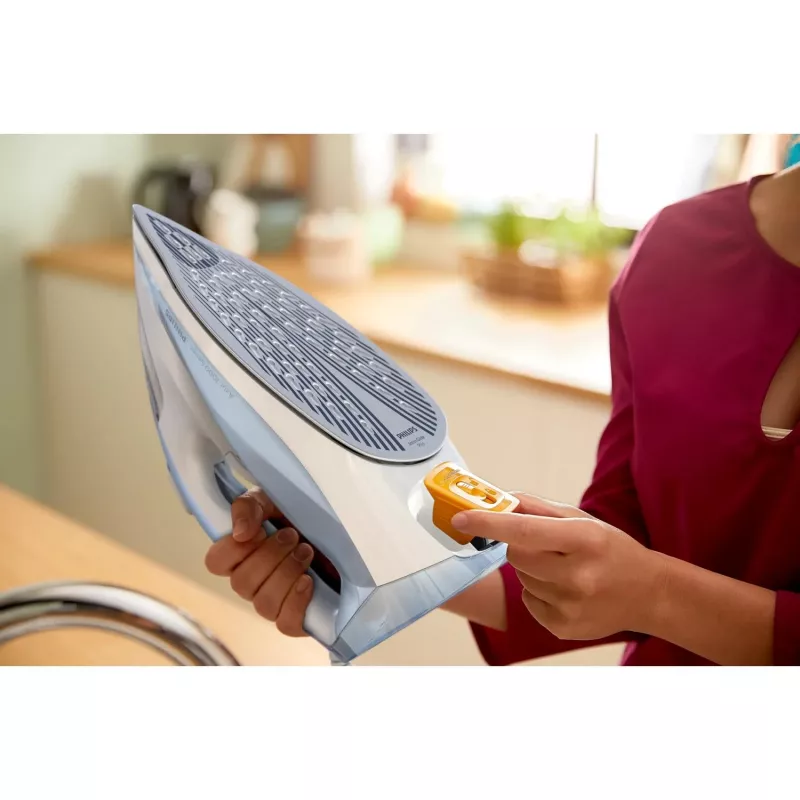 Philips 7000 sērijas tvaika gludeklis DST7011/20 — 2600 W, 0,3 L tvertne, SteamGlide Plus zole, vertikālā tvaicēšana